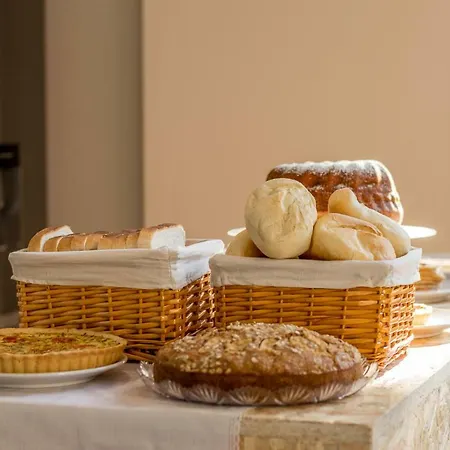 Queen's Garden Hostel *