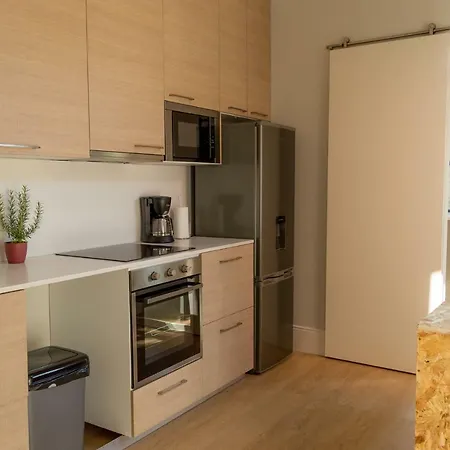 Queen's Garden Hostel *