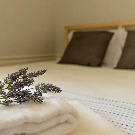 Hostel Queen's Garden *