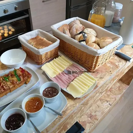 Hostel Queen's Garden *