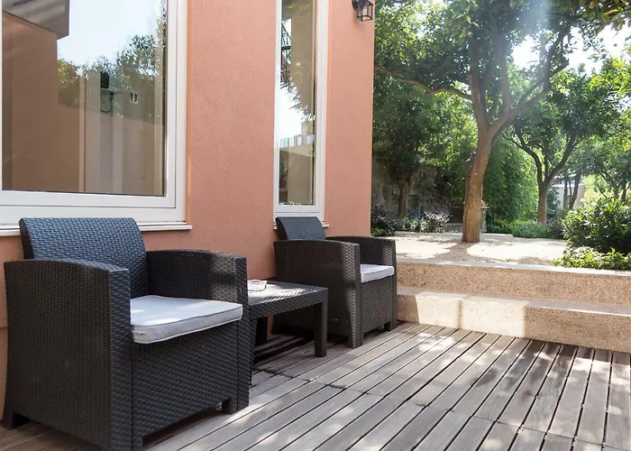 Queen's Garden 旅馆 *