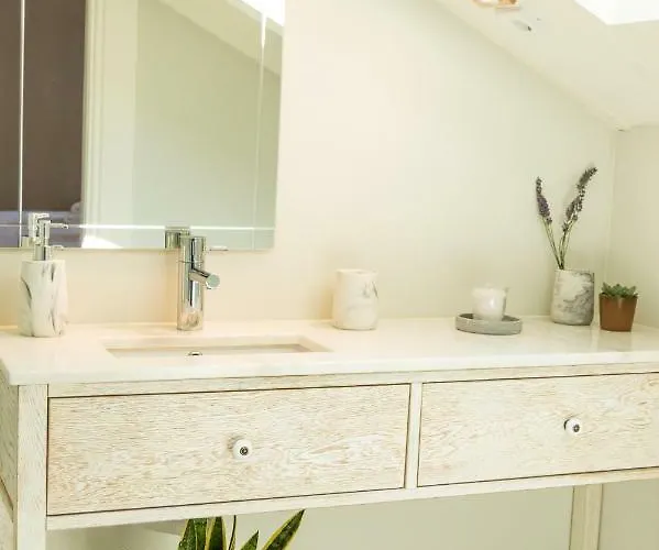 Ostello Queen's Garden *