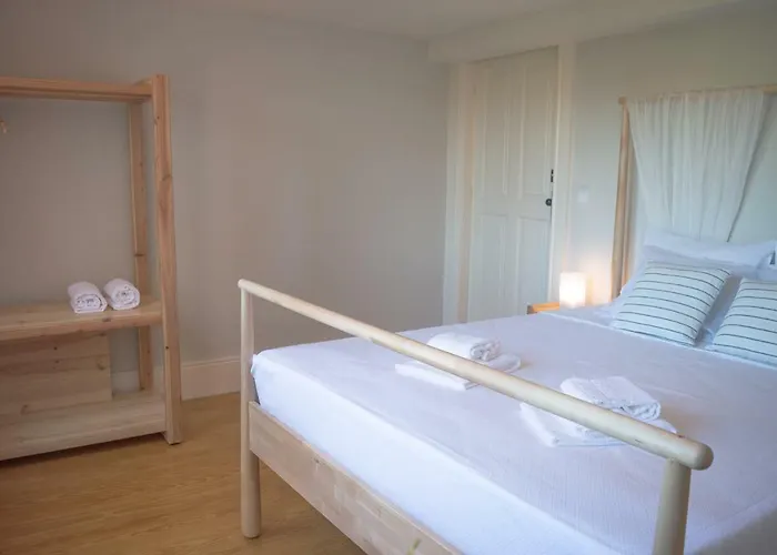 Queen's Garden Hostel *