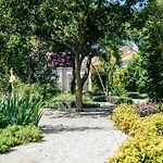 Queen's Garden Hostel Porto