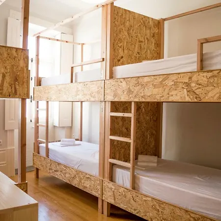 Queens Garden Hostel Porto