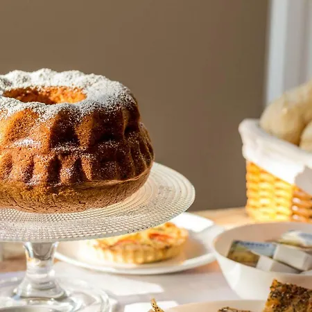 Queen's Garden Albergue *